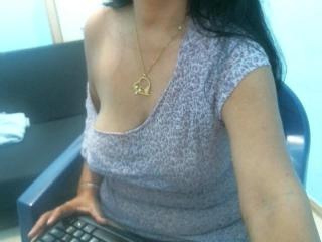 Lucia_cross Tits Hispanic Webcam Model Brunette Straight Pussy