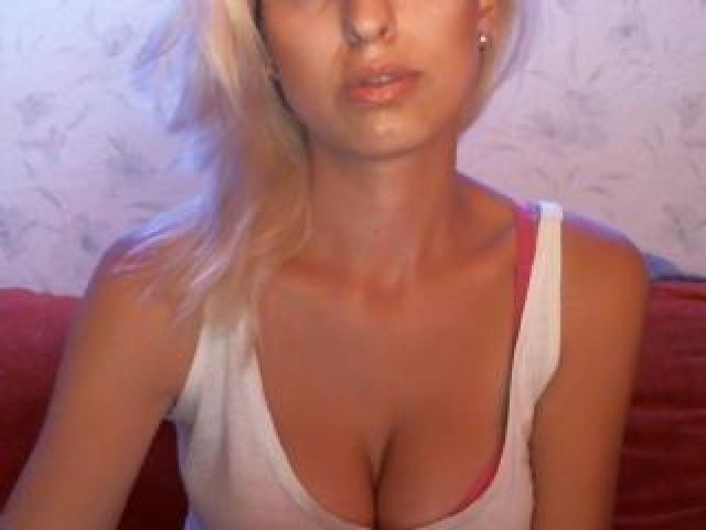 ViktoriyaKiss Tits Brown Eyes Webcam Webcam Model Middle Eastern Blonde