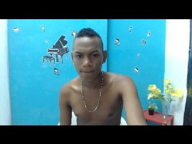 01Sexy_Latino Webcam Model Male Brown Eyes Brunette Webcam Shaved Pussy