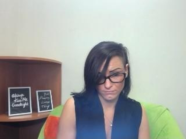 EmilyXLove Brunette Pussy Brown Eyes Caucasian Shaved Pussy Webcam