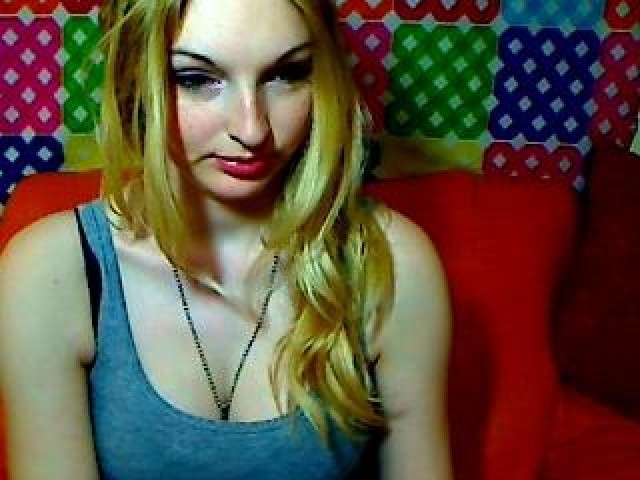 RoxySweet Blue Eyes Webcam Medium Tits Teen Blonde Shaved Pussy