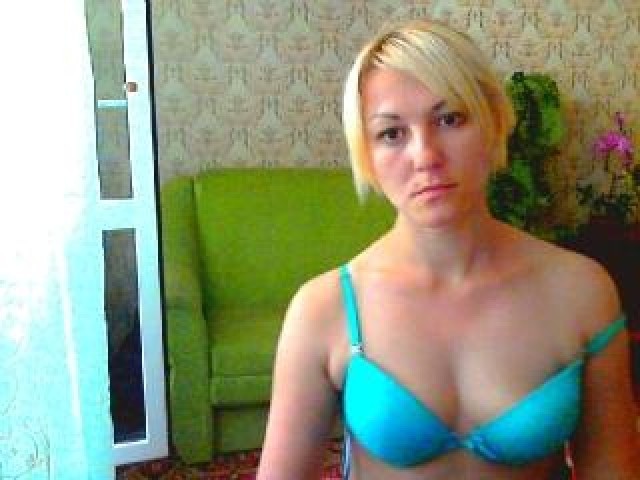 Alesi4ka Brown Eyes Caucasian Female Trimmed Pussy Webcam