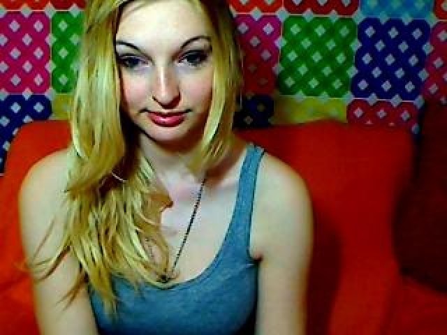 RoxySweet Blue Eyes Straight Webcam Model Caucasian Pussy Tits Blonde