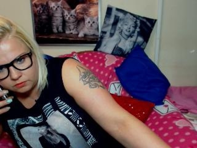 DinaSky Shaved Pussy Webcam Model Caucasian Blue Eyes Babe