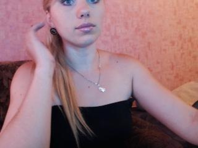 SabinaHoney Blue Eyes Webcam Model Medium Tits Shaved Pussy Babe Webcam