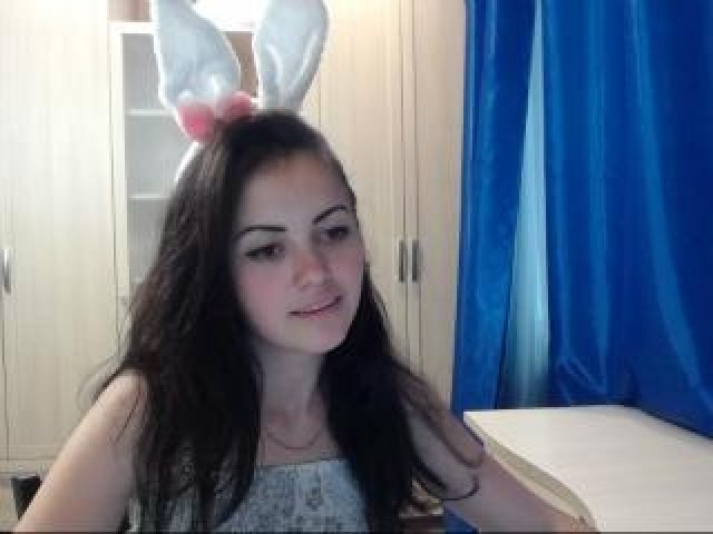 Julee_Diamond Medium Tits Female Brunette Teen Tits Webcam Model Webcam