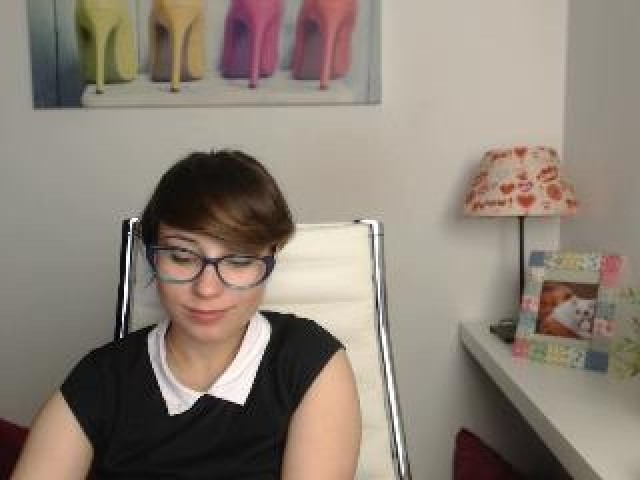 Hailee19 Webcam Model Webcam Medium Tits Female Shaved Pussy
