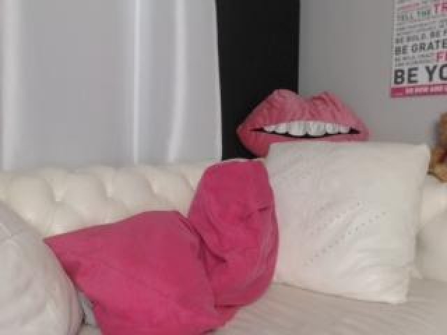 Calis21 Shaved Pussy Caucasian Webcam Model Teen Webcam Medium Tits