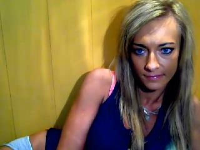 KinkyLeah Straight Caucasian Female Blue Eyes Blonde Webcam Pussy