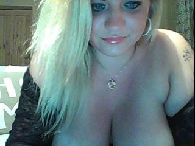 SweettAnna Webcam Model Straight Caucasian Babe Shaved Pussy Blue Eyes