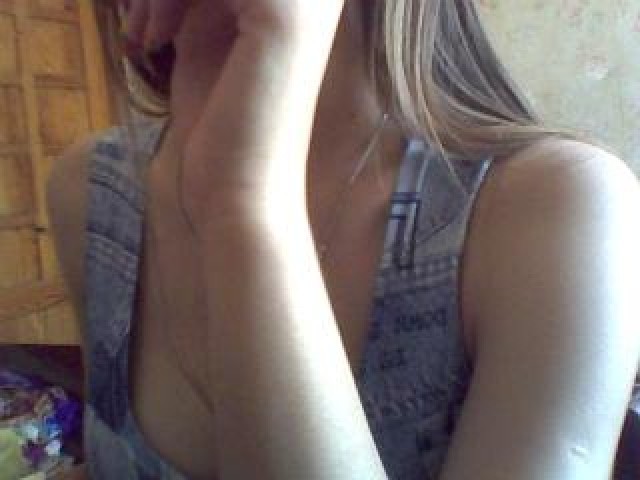 Switka Brunette Webcam Model Brown Eyes Female Teen Webcam