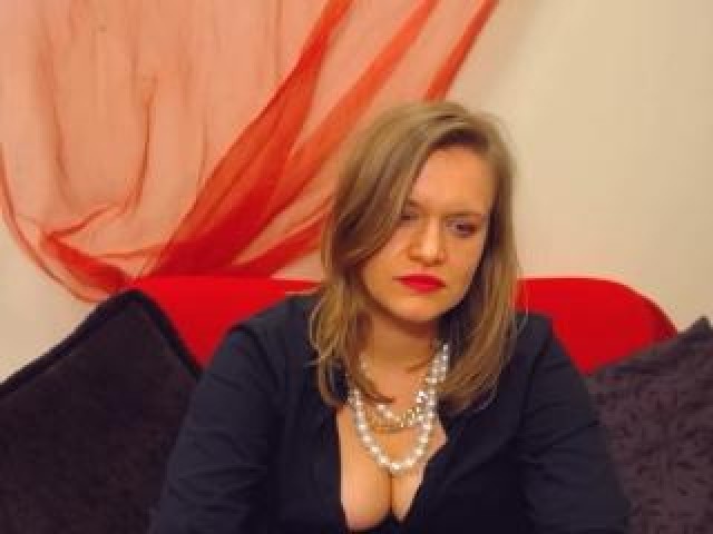 DaisyXKISS Pussy Medium Tits Blue Eyes Blonde Female Shaved Pussy Babe
