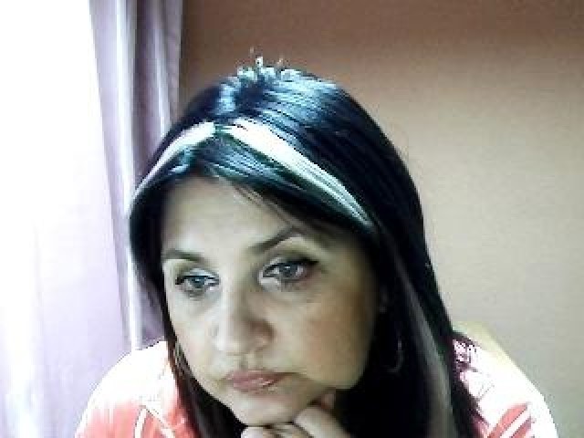 Elvie Mature Female Webcam Model Gray Eyes Medium Tits Brunette