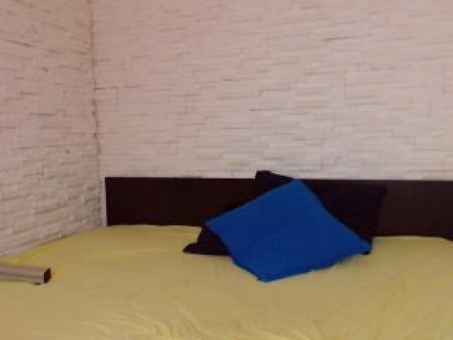 BlackPearl01 Webcam Brown Eyes Tits Pussy Petite Babe Female Medium Tits