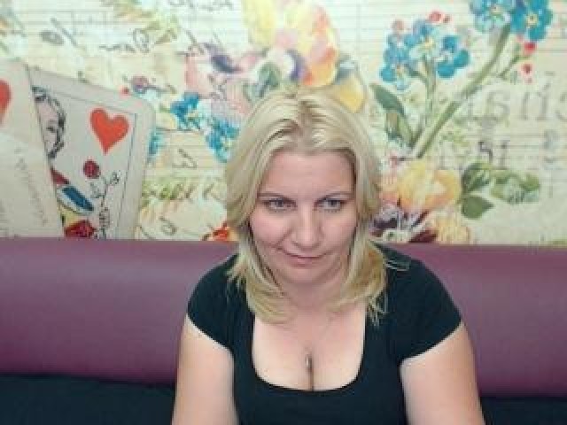 KristineX Webcam Model Caucasian Mature Wild Female Shaved Pussy Tits