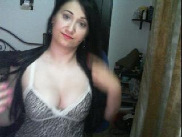 SEDUCTIVEEMMA Webcam Model Female Brunette Medium Tits Babe Porn