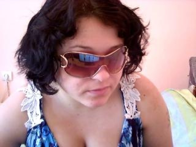 Xxxkiraxx Female Webcam Model Webcam Brunette Caucasian Brown Eyes