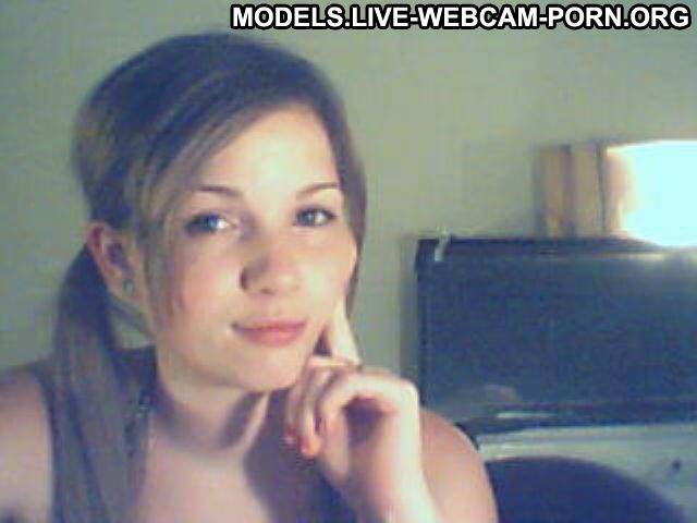 Tessashali Moldovan Auburn Hair Athletic Slim Webcam Model